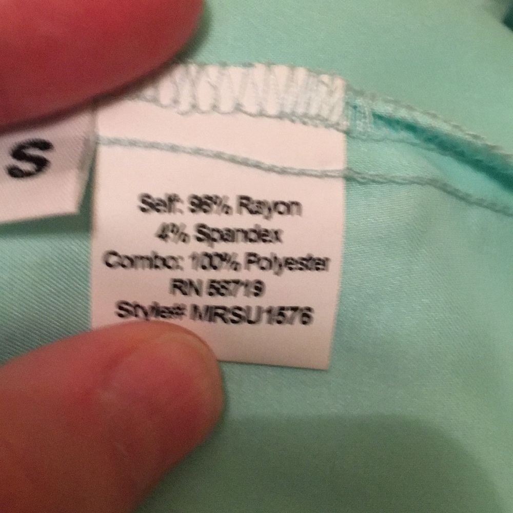 Flutter & Kick Maternity Top In Size Small - Picture 5 of 5